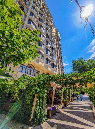 Продаю 2-комнатную квартиру, 96кв. м., этаж - 7/10, ул. Боконбаева ,101.