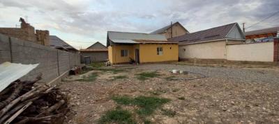 ТЕЗ АРАДА АК - ОРДО 1 конушунан 3 комната ВРЕМЯНКА САТЫЛАТ 

Курманжан - Датка көч.
Участогу 5 сотых 
Суу , свет , центр . канализация бар  
Сан.узел үйдүн ичинде , аристон коюлган , короо тосулган . Ремонту жакшы 

Тел. 0702 793659 , 0708 904747