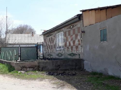 Продаю дом 4-ком., 1кв. м., этаж-1, 6-сот., стена другое, г.Токмок р-н. Салтанат ул.Токтогула.