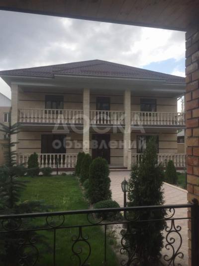 Продаю дом 8-ком., 400кв. м., этаж-2, 10-сот., стена кирпич, р-н  пр.Чуй  Алма-Атинский.