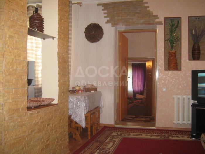 Продаю квартиру 3-ком., 80кв. м., этаж - 1/4, Иссык-Куль, центр с. Бостери, поворот на Кыргызское Взморье.