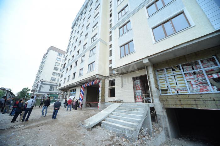 Продаю квартиру 2-ком., 81кв. м., этаж - 8/10, ул.Боконбаева 196,