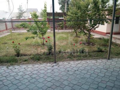 Продаю дом 4-ком. 600кв. м., этаж-1, 6-сот., стена кирпич, Микрорайон кок-арт.