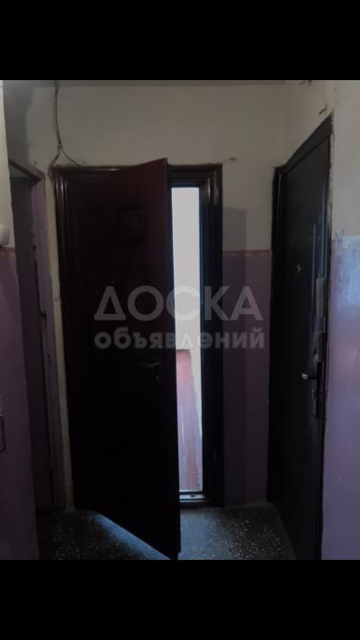 Продаю 1-комнатную квартиру, 13кв. м., этаж - 1/5, Джунусалиева 40 пер. Айни.