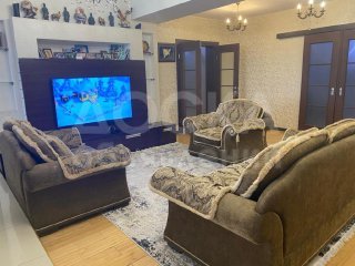 Продаю 4-комнатную квартиру, 200кв. м., этаж - 8/9, азия молл.