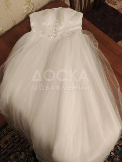 Продаю свадебное платье. Одевала 1 раз. Размер - стандарт