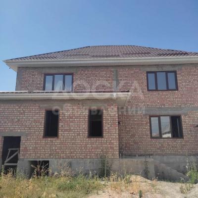 Продаю дом 5-ком. 216кв. м., этаж-2, 5-сот., стена кирпич, ж/м Ак-ордо ул.Ахунбаева/Тагай-Бий.