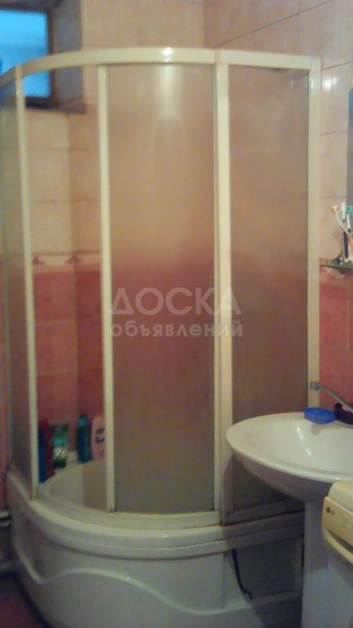 Продаю дом 5-ком., 98кв. м., этаж-1, 5-сот., стена кирпич, район ТЕЦ.