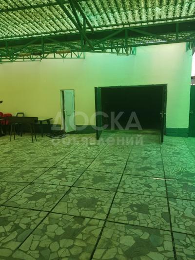 Продаю дом 8-ком. 1кв. м., этаж-2, 1-сот., стена кирпич, Линейная 1а.