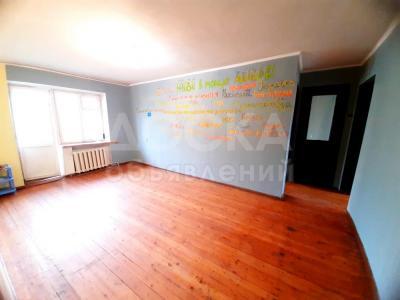 Продаю 3-комнатную квартиру, 56кв. м., этаж - 4/4, по улице Советская на пересечении Максима Горького .