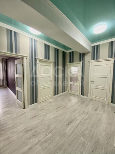 Продаю 3-комнатную квартиру, 123,8кв. м., этаж - 7/9, Токомбаева 27.