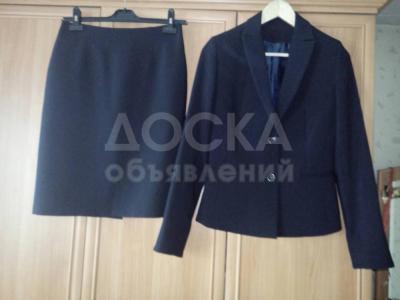 Продаю женский костюм отличного качества, размер 44