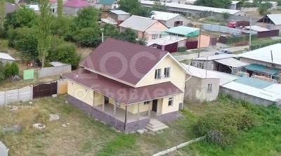 Продаю дом 4-ком. 220кв. м., этаж-2, 20-сот., стена кирпич, село. Сарбан.