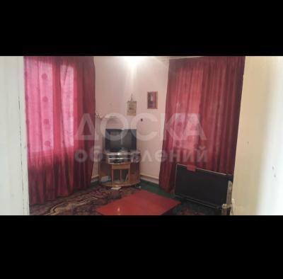 Продаю дом 4-ком. 90кв. м., этаж-1, 8-сот., стена другое, г. Карабалта. Р/н Вознисеновка ул. Завдская 18.