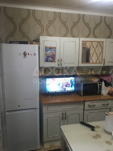 Продаю дом 5-ком., 140кв. м., этаж-2, 8-сот., стена кирпич, ж\м Ак-Тилек ул Коллективная 2.