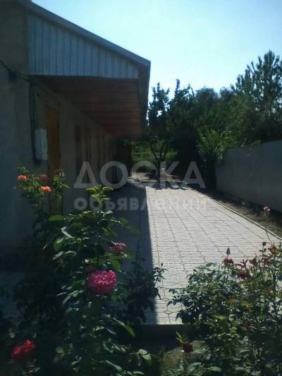 Продаю дом 5-ком., 200кв. м., этаж-1, 5-сот., стена кирпич, Бишкек.