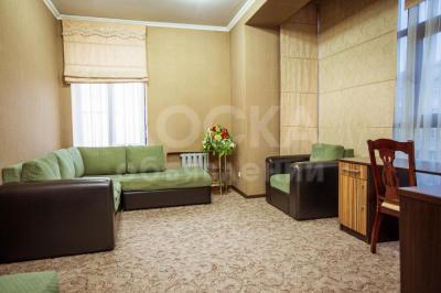 Продаю угловой диван с креслами