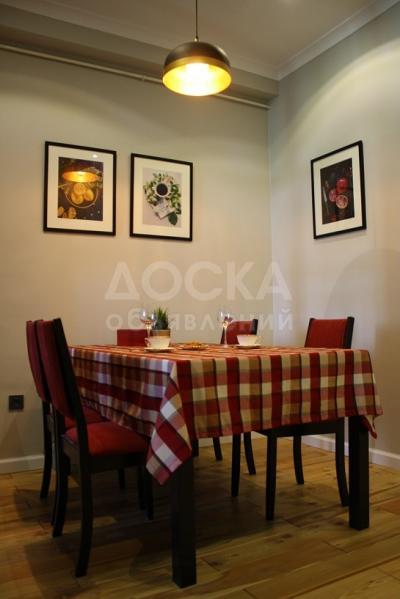 Продаю 2-комнатную квартиру, 81кв. м., этаж - 4/10, Проспект Чынгыза Айтматова 95.