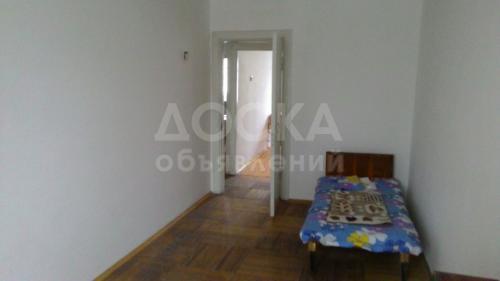 Продаю квартиру 3-ком., 64кв. м., этаж - 2/4, 4 микрорайон.