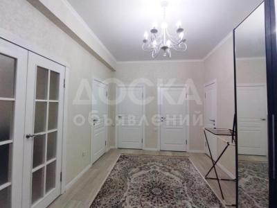 Продаю 2-комнатную квартиру, 82кв. м., этаж - 8/10, Абая/Ахунбаева.