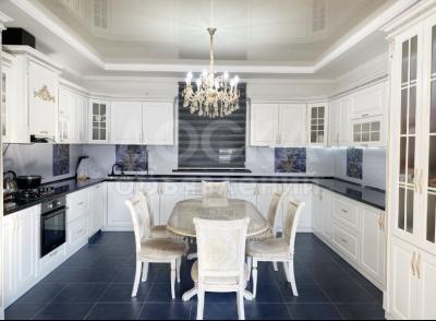 Продаю дом 4-ком. 250кв. м., этаж-1, 5-сот., стена кирпич, Ленинское .