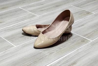 Классные балетки, бежевого цвета ( лаковые)