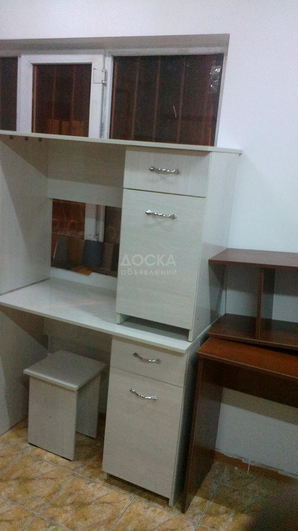 компьютер. стол по 3500 сом.