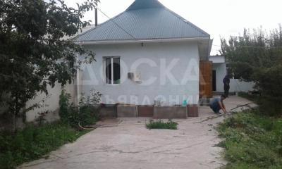 Продаю дом 3-ком., 65кв. м., этаж-1, 5-сот., стена кирпич, ж.м .Ала-Тоо г.Бишкек .