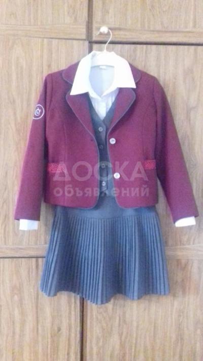 школьный костюм 3ка.+рубашка.На1,2 класс.