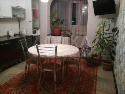 Продаю квартиру 3-ком., 103кв. м., этаж - 8/9, мкр. Улан-2.