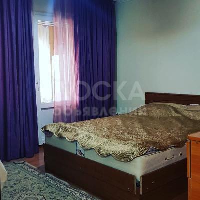 Продаю 3-комнатную квартиру, 70кв. м., этаж - 5/6, 8й микрорайон.