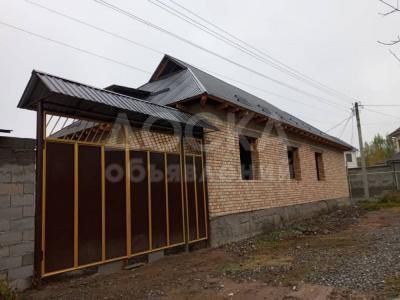 Продаю дом 5-ком. 160.47кв. м., этаж-1, 7-сот., стена кирпич, мкр. Спутник ул. Эрмека Мурзабекова 3-тупик.