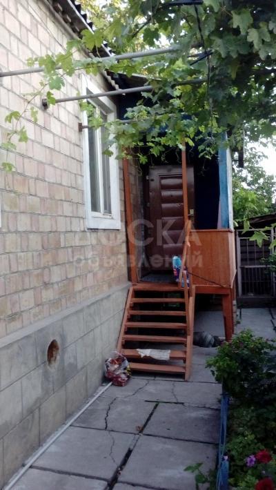 Продаю дом 6-ком. 69кв. м., этаж-1, 3.3-сот., стена кирпич, ул.можайского271.