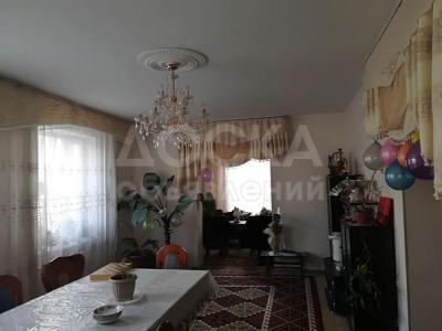 Продаю дом 8-ком., 240кв. м., этаж-2, 6-сот., стена кирпич, ж/м Ак-орго, ул. Чамгарак 38.