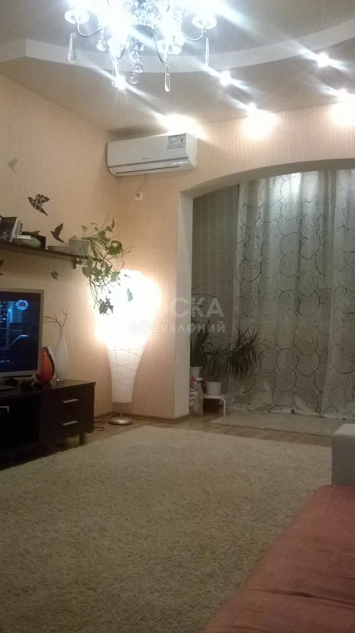 Продаю квартиру 3-ком., 71кв. м., этаж - 1/5, мкр.аламедин-1 дом10кв51,