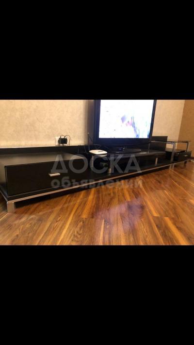 Срочно ПРОДАЮ тумбу под телевизор 7 mkr.