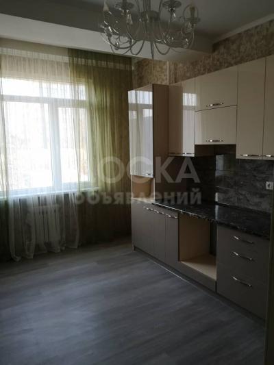 Продаю 3-комнатную квартиру, 81кв. м., этаж - 2/10, Панфилова/Боконбаева.