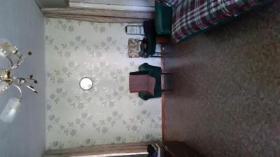 Продам 3-х комнатная квартира, 5 микрорайон, 104 серия, 3/4 , 3 дом от остановки проспекта Карла Маркса, без ремонта, но чистая, большая лоджия, первый хозяин