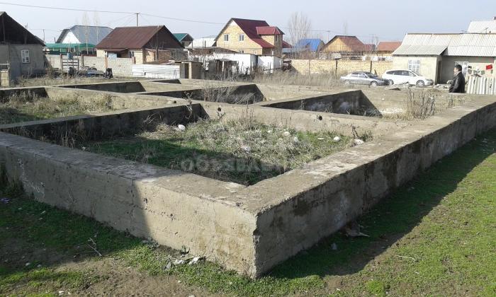 Продаю участок под строительство, 5 соток Ак-Ордо-1 с фундаментом! можно под бизнес!,
