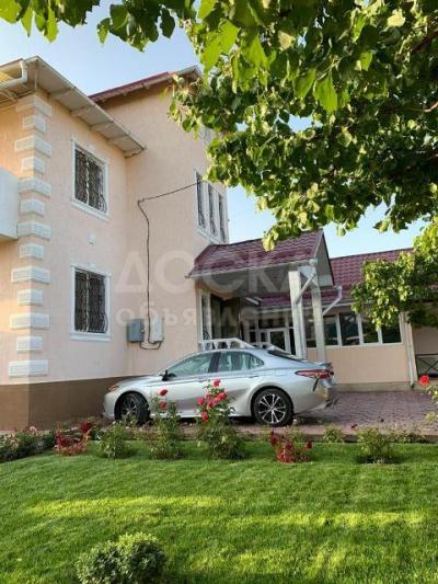 Продаю дом 6-ком. 360кв. м., этаж-3, 8-сот., стена кирпич, Арча-Бешик.