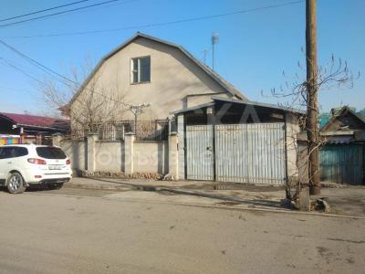 Продаю дом 3-ком. 160кв. м., этаж-2, 5-сот., стена кирпич, Азия молл . Джунусалиева 14.