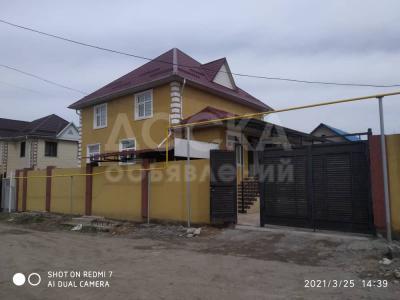 Продаю дом 5-ком. 320кв. м., этаж-2, 4-сот., стена кирпич, ж\м алтын-ордо.