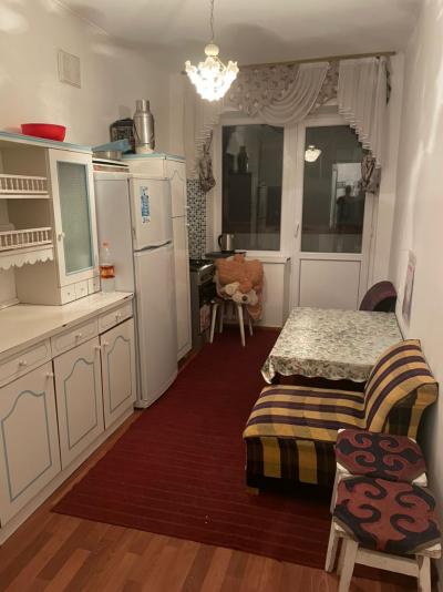 Срочно продаю трехкомнатную квартиру квартиру в селе Бостери