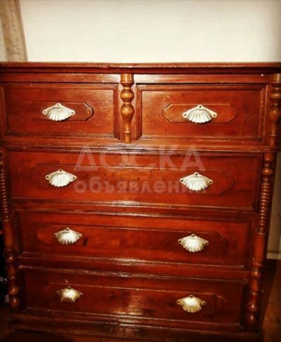 продаю. комод дерево, ручная работа длина 101 на 101, ширина 58. +996554002783