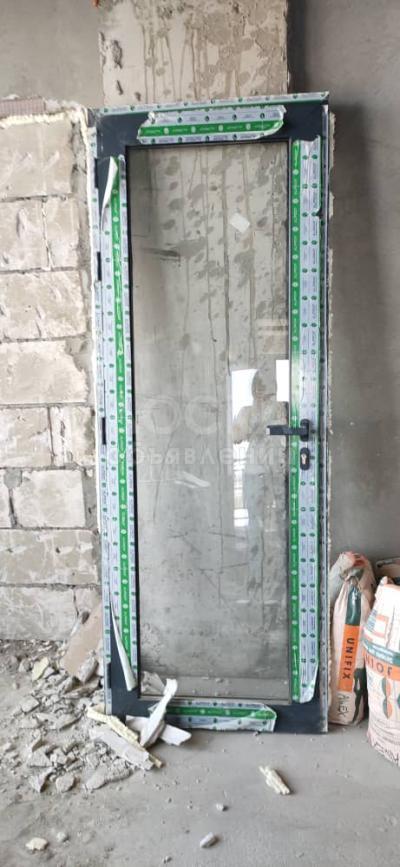 Алюминиевая дверь