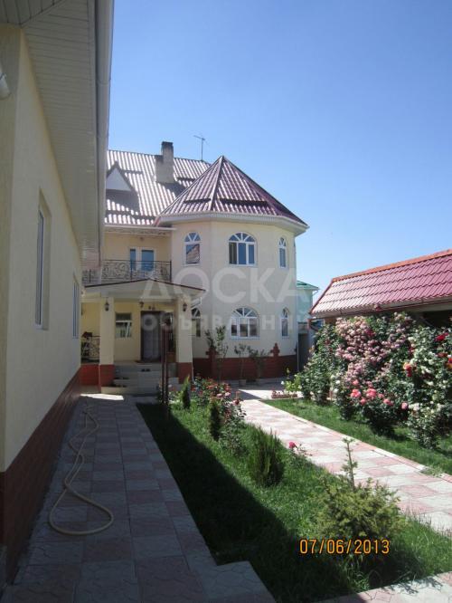 Продаю 8-ком., 186кв. м., этаж-2, 8-сот., стена кирпич, ж\м Ынтымак рядом с «СЭЗ Бишкек»,