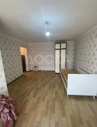 Продаю 1-комнатную квартиру, 30кв. м., этаж - 1/4, район Политех ул.Чынгыз Айтматова.