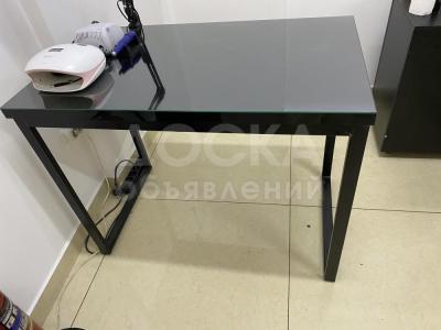 Продаю стол письменный 
Компьютерный 
Маникюрный 
Параметры 102x60x77