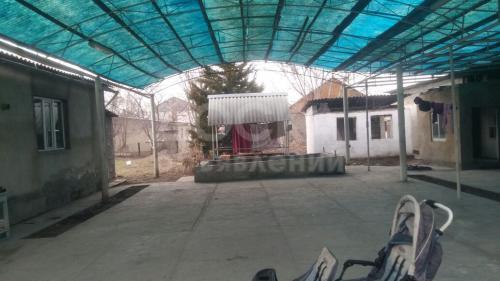 Продаю дом 6-ком., 85кв. м., этаж-1, 10-сот., стена кирпич, новостройка кыргызстан .