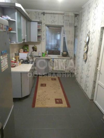 Продаю дом 5-ком., 105кв. м., этаж-1, 4-сот., стена кирпич, Тыныстанова/Куренкеева.